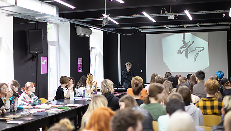 BOOKFEST и выставка китайского колледжа в МКИК BOOKFEST и выставка китайского колледжа в МКИК