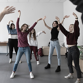 Студенты изучают танцевально-двигательную терапию