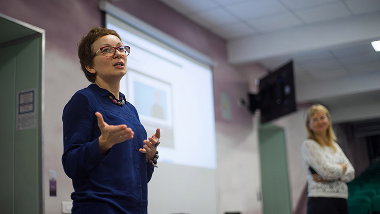 Елена Малаховская: «Неважно, что случилось, главное – продолжай говорить» Елена Малаховская: «Неважно, что случилось, главное – продолжай говорить»