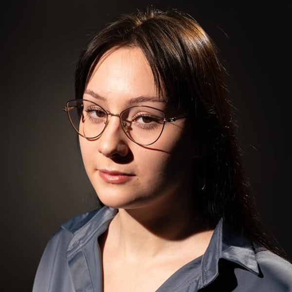 Выпускница колледжа фотографии стала искусствоведом Выпускница колледжа фотографии стала искусствоведом