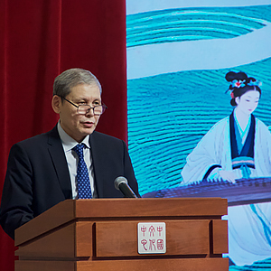 Опыт в роли переводчиков: студенты в Китайском культурном центре Опыт в роли переводчиков: студенты в Китайском культурном центре