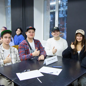 Если бы месяц был брендом: первокурсники разработали проекты Если бы месяц был брендом: первокурсники разработали проекты