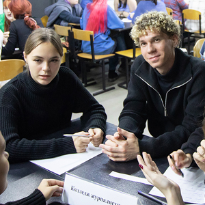 Журналисты МКИК готовятся к пресс-конференции Журналисты МКИК готовятся к пресс-конференции