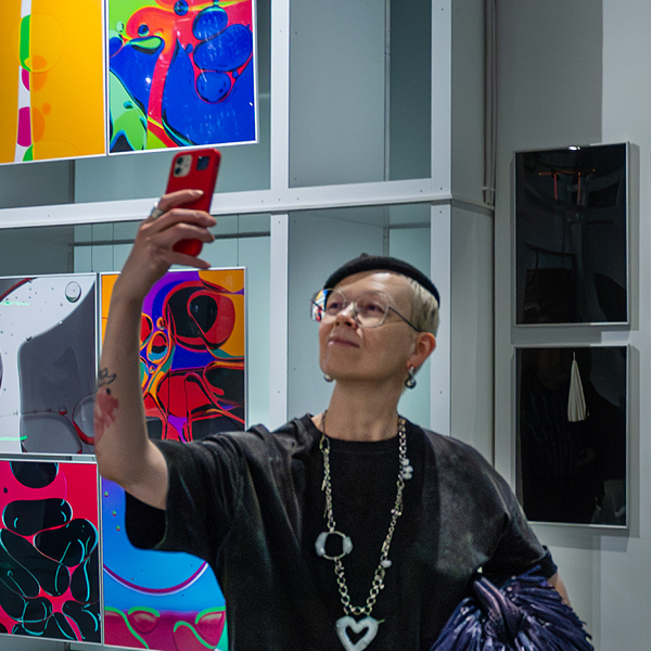 Выездное занятие в Зарядье: студенты на выставке «Выпуск'25» Выездное занятие в Зарядье: студенты на выставке «Выпуск'25»