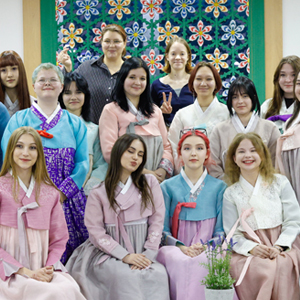 Погружение в культуру Кореи: ханбоки, игры и дегустация кимпаба Погружение в культуру Кореи: ханбоки, игры и дегустация кимпаба