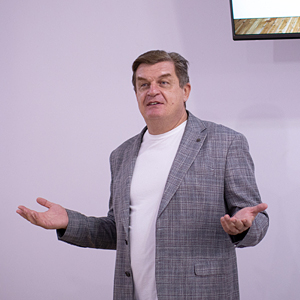 Как переводят фильмы? Мастер-класс Алексея Козуляева Как переводят фильмы? Мастер-класс Алексея Козуляева