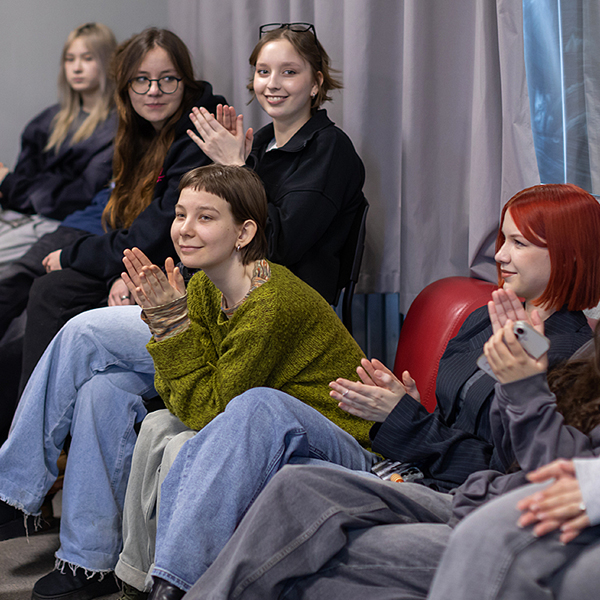 Работа в фотостудиях МКИК: полное погружение в съёмочный процесс Работа в фотостудиях МКИК: полное погружение в съёмочный процесс