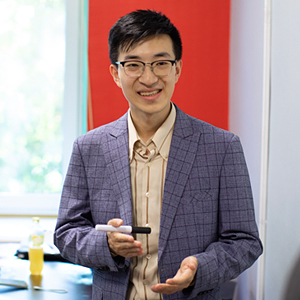 Занятия носителя китайского языка Ван Сюйаня в МКИК Занятия носителя китайского языка Ван Сюйаня в МКИК