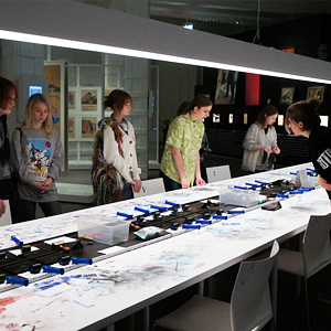 Студенты на выставке «Мем. Маяковский медиа» Студенты на выставке «Мем. Маяковский медиа»