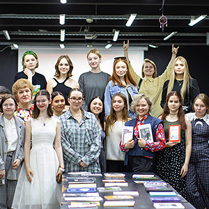 Bookfest-2024: издатели презентовали книги, зины, дамми и газету Bookfest-2024: издатели презентовали книги, зины, дамми и газету